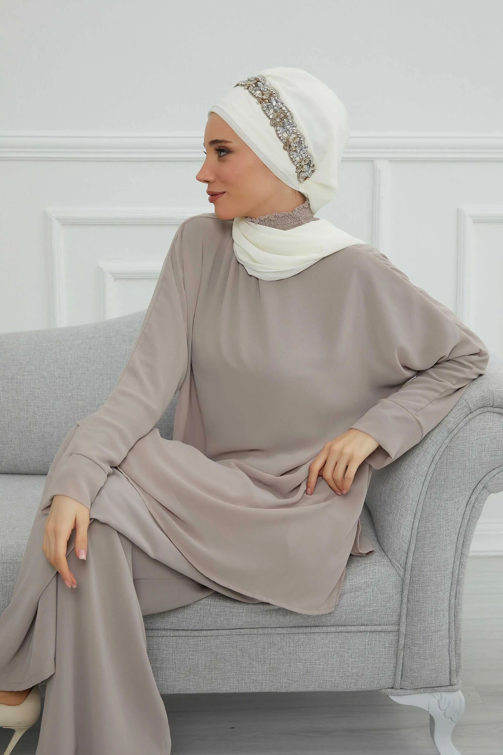 Glamorous Chiffon Instant Turban with Gold & Silver Embellishments, Wedding Instant Turban with Sparkling Headband for Special Events,HT-101
